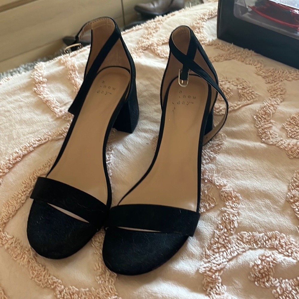 A new day simple black heels size 8 1/2